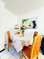 7 private Rooms in a spacious Villa