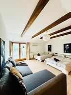 7 private Rooms in a spacious Villa