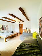 7 private Rooms in a spacious Villa