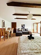 7 private Rooms in a spacious Villa