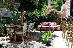 Chi House