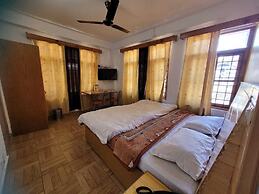 Hills Homestay and Devallya