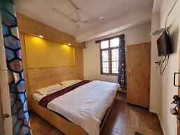 Hills Homestay and Devallya