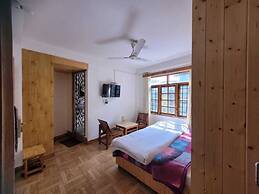 Hills Homestay and Devallya