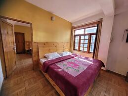 Hills Homestay and Devallya