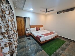 Shree Murlidhar Farm and resort