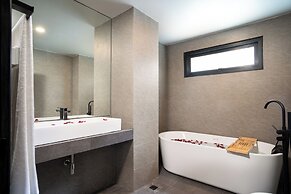 3 Double U - Kalim Sea View