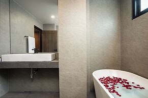 3 Double U - Kalim Sea View