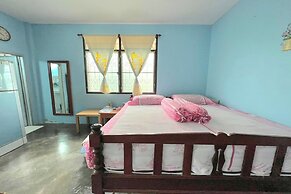 Baan Bonsuan Hill Guesthouse