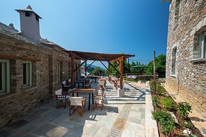 Nostos Country House