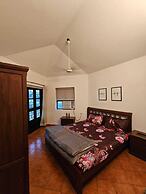 Casa De Abhishek - Breezy 2 BHK