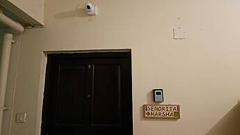 Casa De Abhishek - Breezy 2 BHK