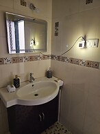 Casa De Abhishek - Breezy 2 BHK