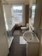Stylish Comfotabe Riverside Cottage