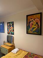 Stylish Comfotabe Riverside Cottage