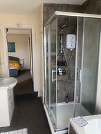 Stylish Comfotabe Riverside Cottage