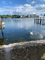 Stylish Comfotabe Riverside Cottage