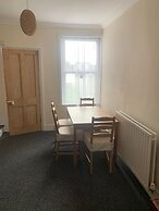 Stylish Comfotabe Riverside Cottage