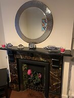 Stylish Comfotabe Riverside Cottage