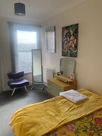 Stylish Comfotabe Riverside Cottage