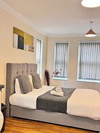 Heathrow Stay 5 Mins to the Terminals