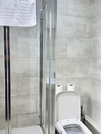 Heathrow Stay 5 Mins to the Terminals