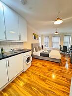 Heathrow Stay 5 Mins to the Terminals