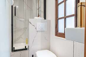 Lavie Maison Marais Studio Gem