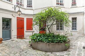 Lavie Maison Marais Studio Gem