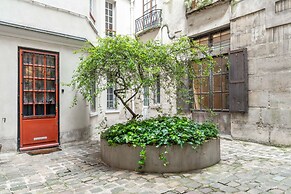 Lavie Maison Marais Studio Gem