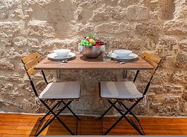 Lavie Maison Marais Studio Gem