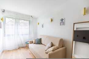 Lavie Maison Equipped Studio Chartrons