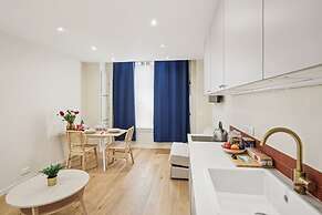 Ganneron in Paris With 1 Bedrooms and 1 Bathrooms