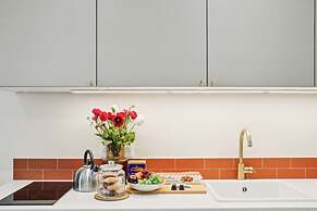Ganneron in Paris With 1 Bedrooms and 1 Bathrooms