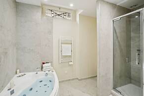Ganneron in Paris With 1 Bedrooms and 1 Bathrooms