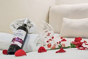 Ganneron in Paris With 1 Bedrooms and 1 Bathrooms