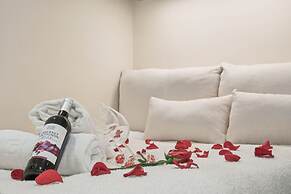 Ganneron in Paris With 1 Bedrooms and 1 Bathrooms