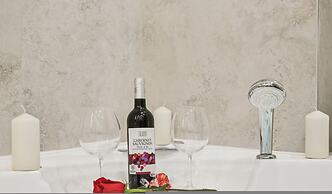 Ganneron in Paris With 1 Bedrooms and 1 Bathrooms