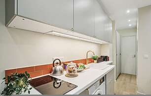 Ganneron in Paris With 1 Bedrooms and 1 Bathrooms