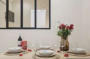 Ganneron in Paris With 1 Bedrooms and 1 Bathrooms