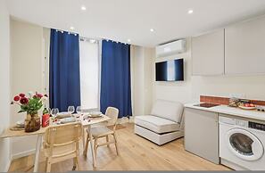 Ganneron in Paris With 1 Bedrooms and 1 Bathrooms