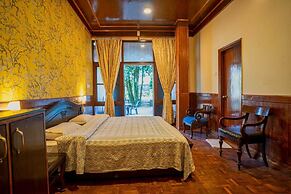 The Hive Cottage By Royal Collection