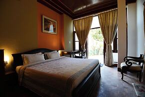 The Hive Cottage By Royal Collection