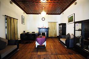 The Hive Cottage By Royal Collection