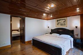 The Hive Cottage By Royal Collection