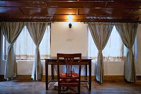 The Hive Cottage By Royal Collection