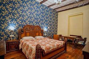 The Hive Cottage By Royal Collection