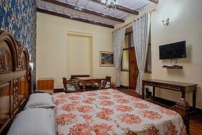 The Hive Cottage By Royal Collection