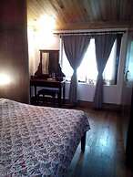 The Hive Cottage By Royal Collection