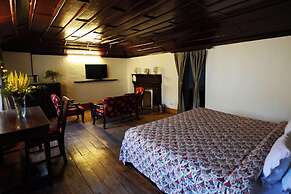 The Hive Cottage By Royal Collection